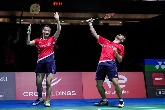 促使他们在 促使他们在