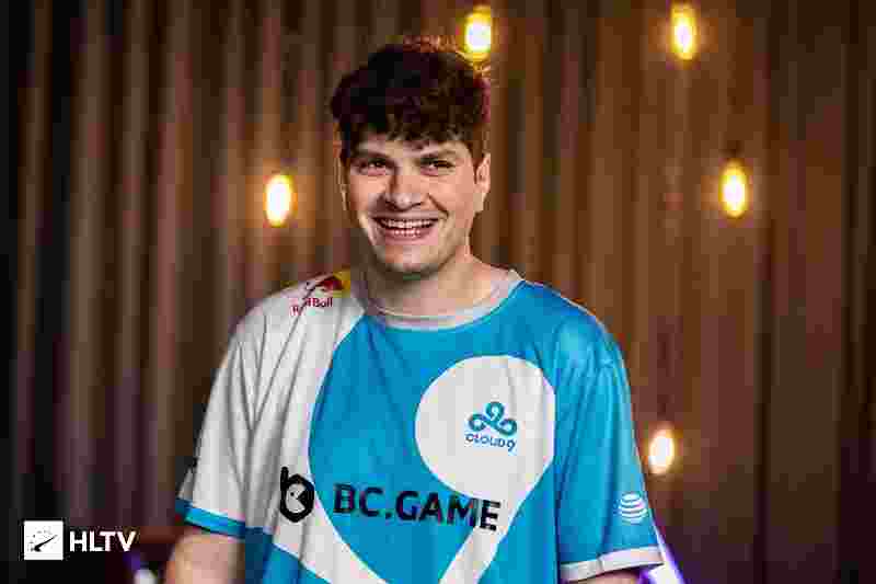 士防守回位 士防守回位